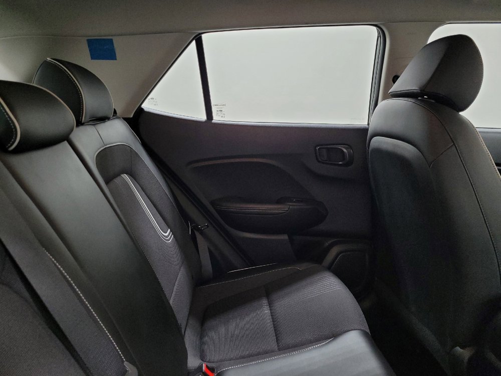 Used 2022 Hyundai Venue Limited image 19