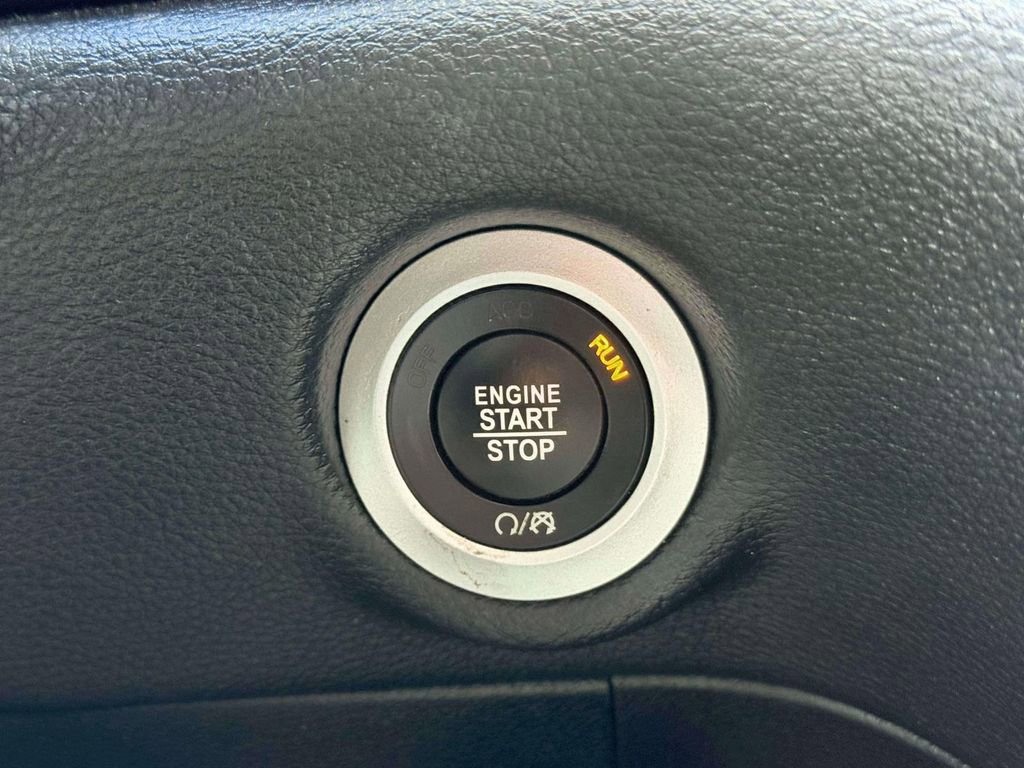 Used 2017 Chrysler Pacifica Limited image 21