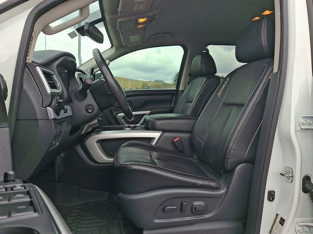 Used 2019 Nissan Titan PRO-4X w/ Pro-4x Convenience Package AWD/4WD image 13