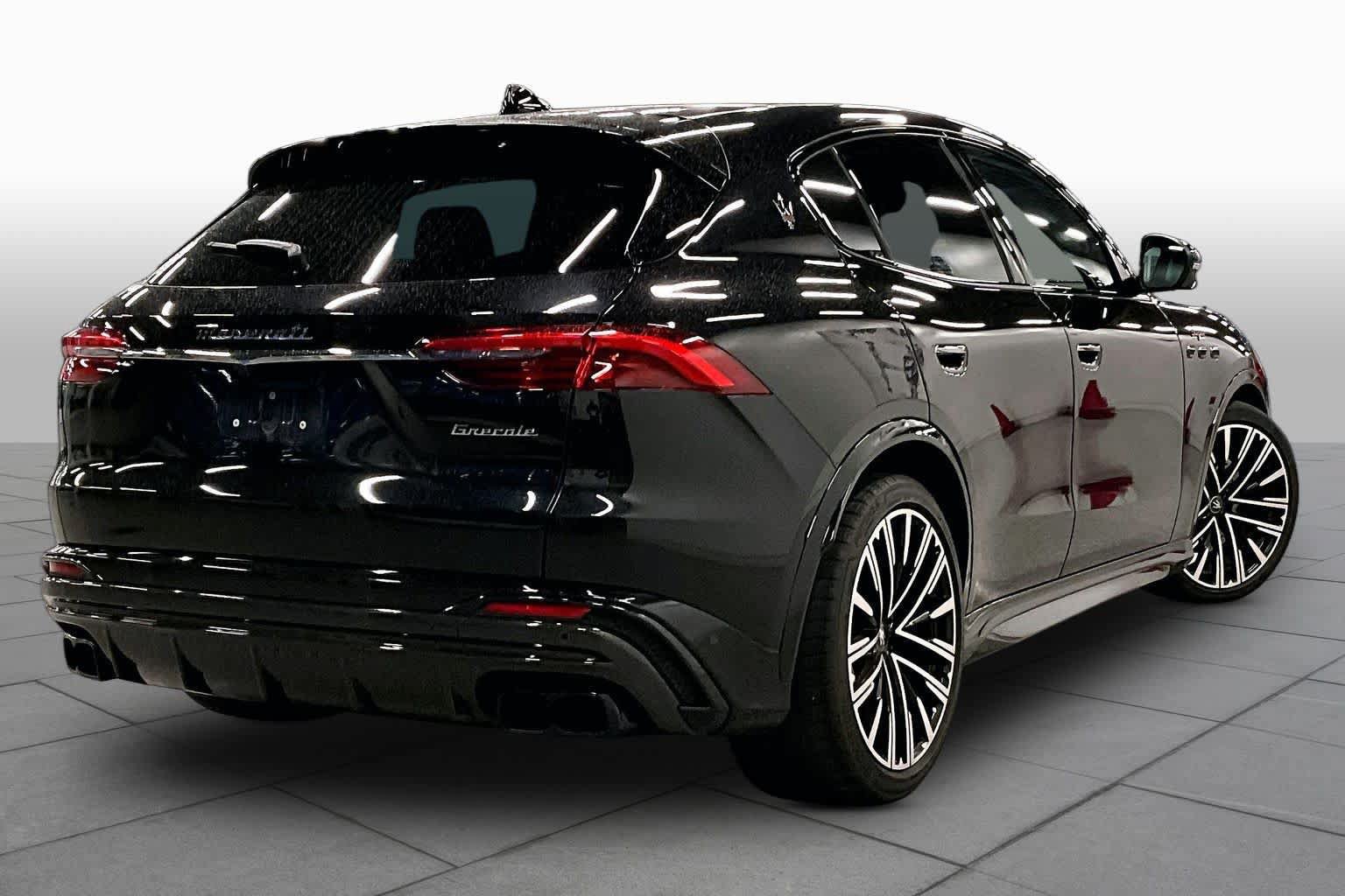 Used 2023 Maserati Grecale Trofeo AWD/4WD image 13