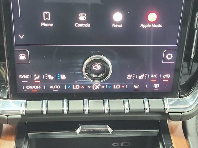 Used 2025 GMC Yukon Denali RWD image 32