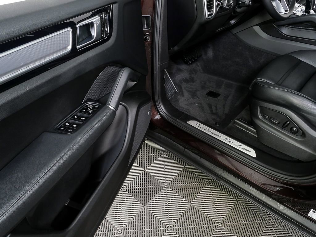 Certified 2023 Porsche Cayenne Platinum Edition AWD/4WD image 8