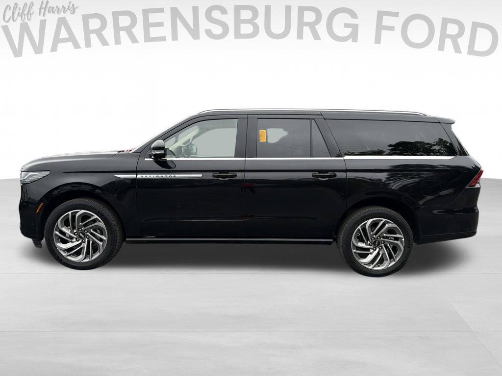 Used 2025 Lincoln Navigator L Reserve AWD/4WD image 4