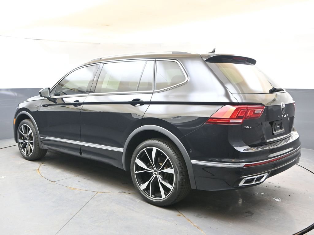 Used 2023 Volkswagen Tiguan SEL R-Line image 3