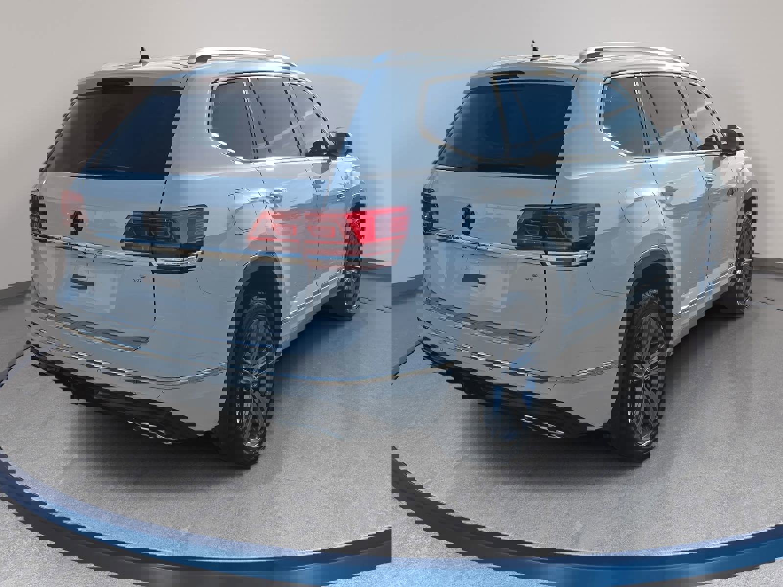 Used 2018 Volkswagen Atlas SEL w/ R-Line Package image 5