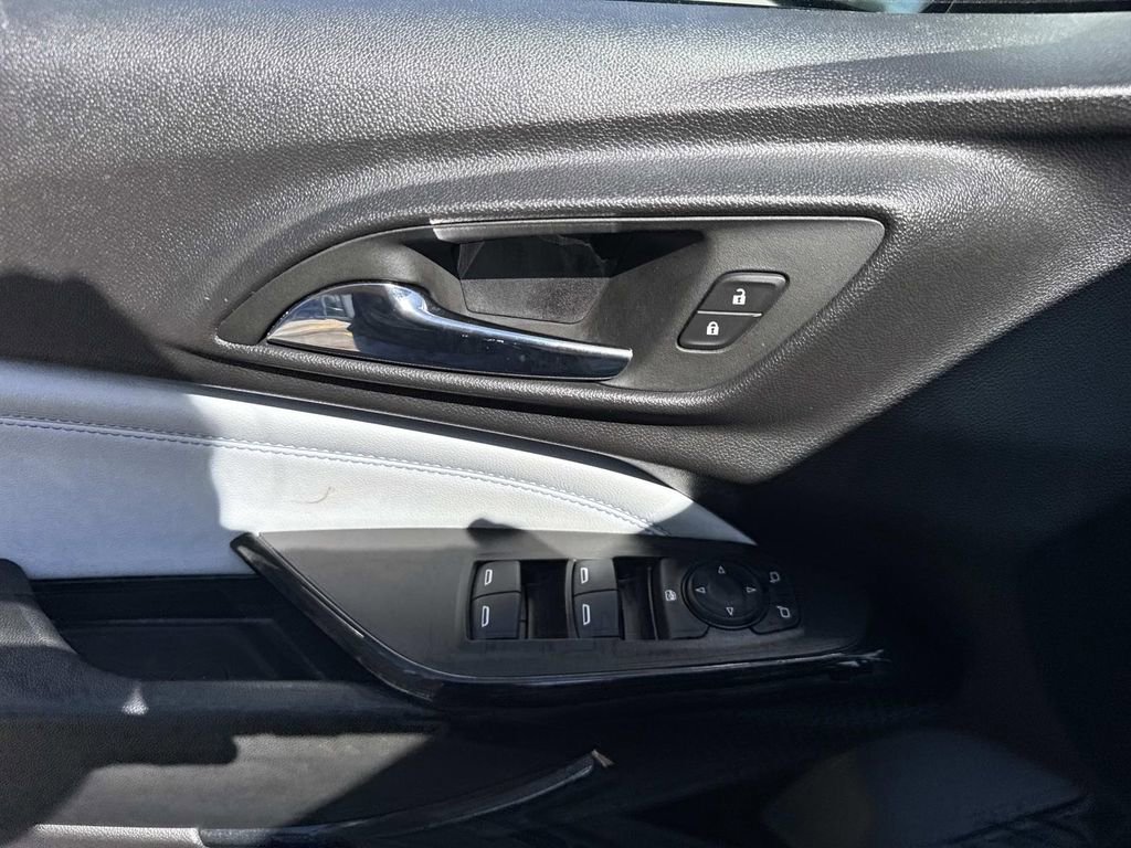 Certified 2025 Chevrolet Trax LT w/ LT Convenience Package image 21