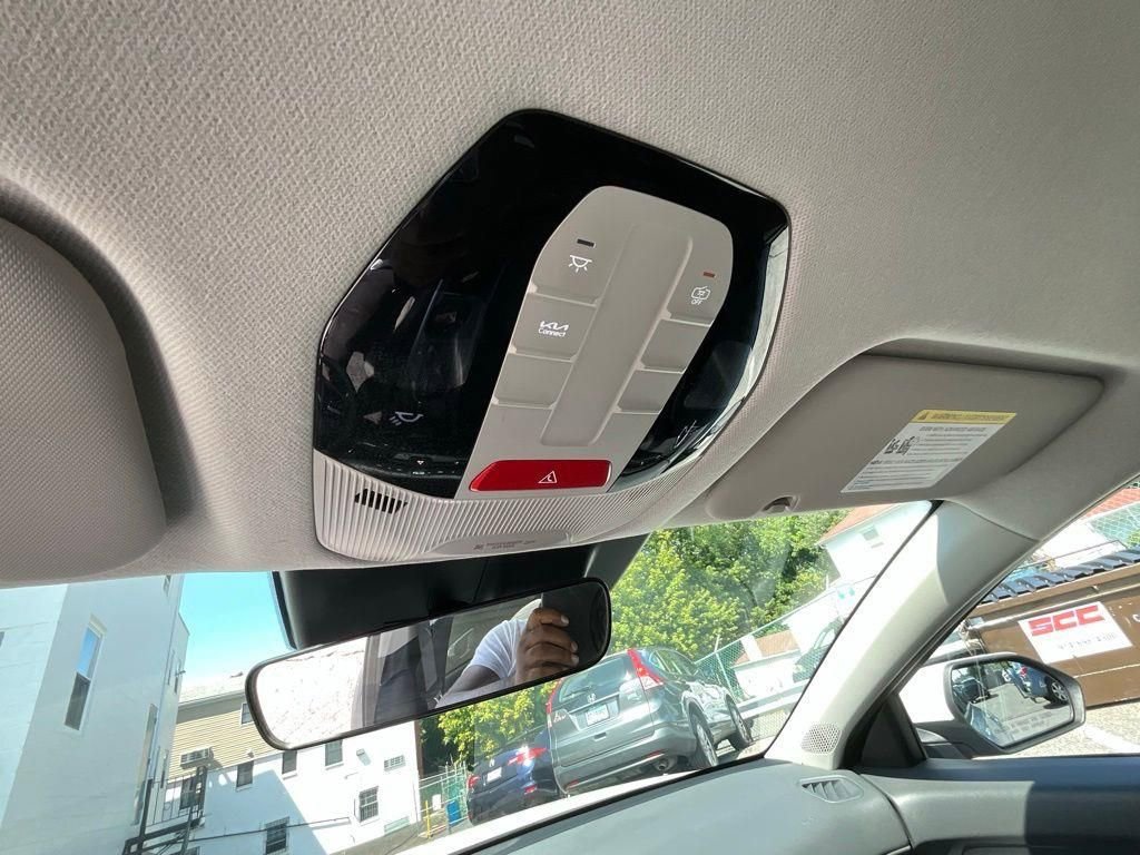 Used 2025 Kia K4 LXS image 17