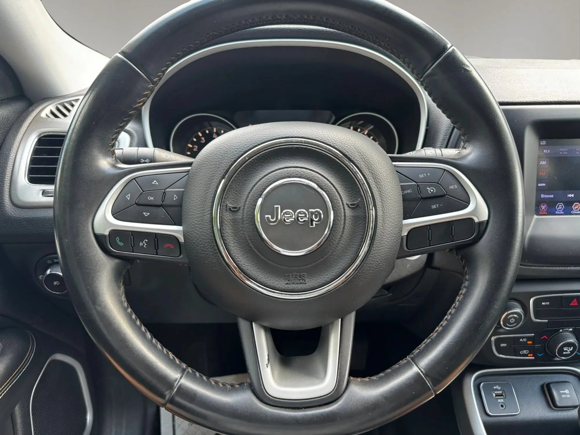 Used 2018 Jeep Compass Latitude w/ Popular Equipment Group FWD image 20