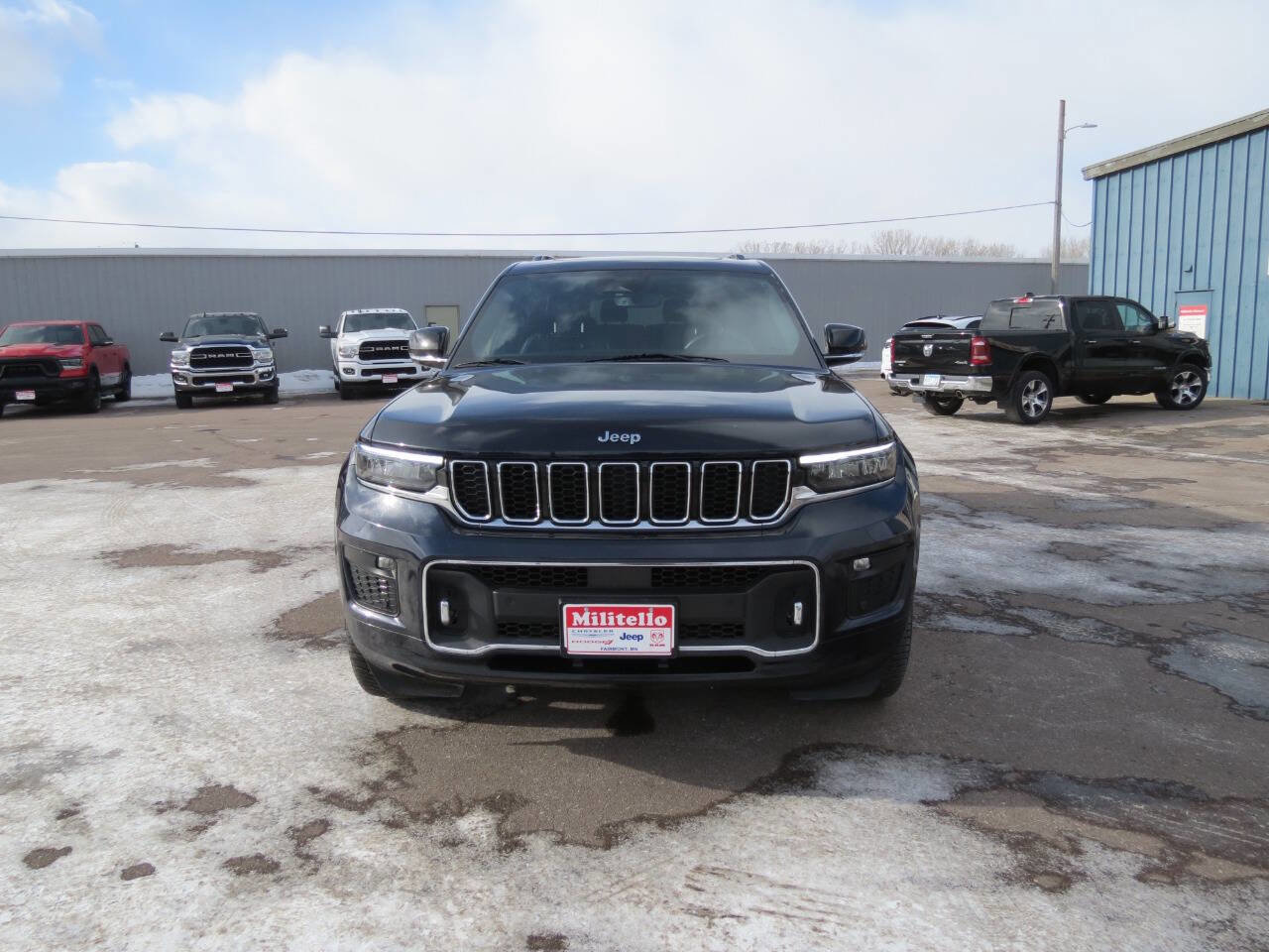 Used 2024 Jeep Grand Cherokee L Overland w/ Trailer Tow Package AWD/4WD image 3