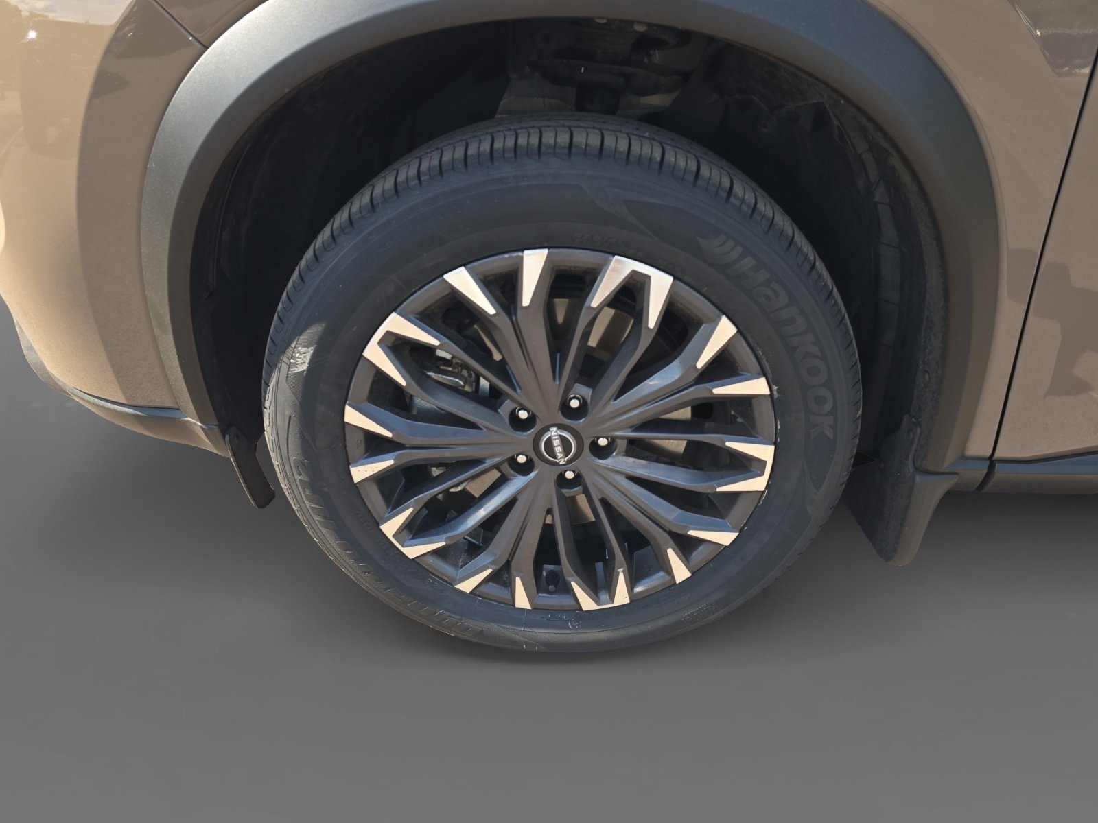 Certified 2025 Nissan Rogue SL w/ Tech Package FWD image 10