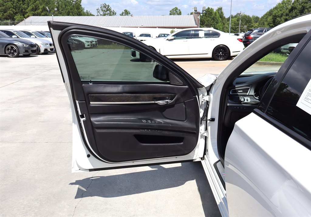 Used 2015 BMW 750i RWD image 38