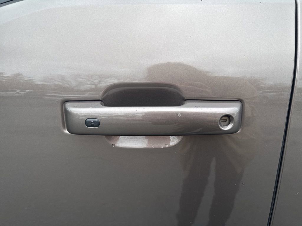 Used 2022 Ford F150 Lightning Lariat image 24