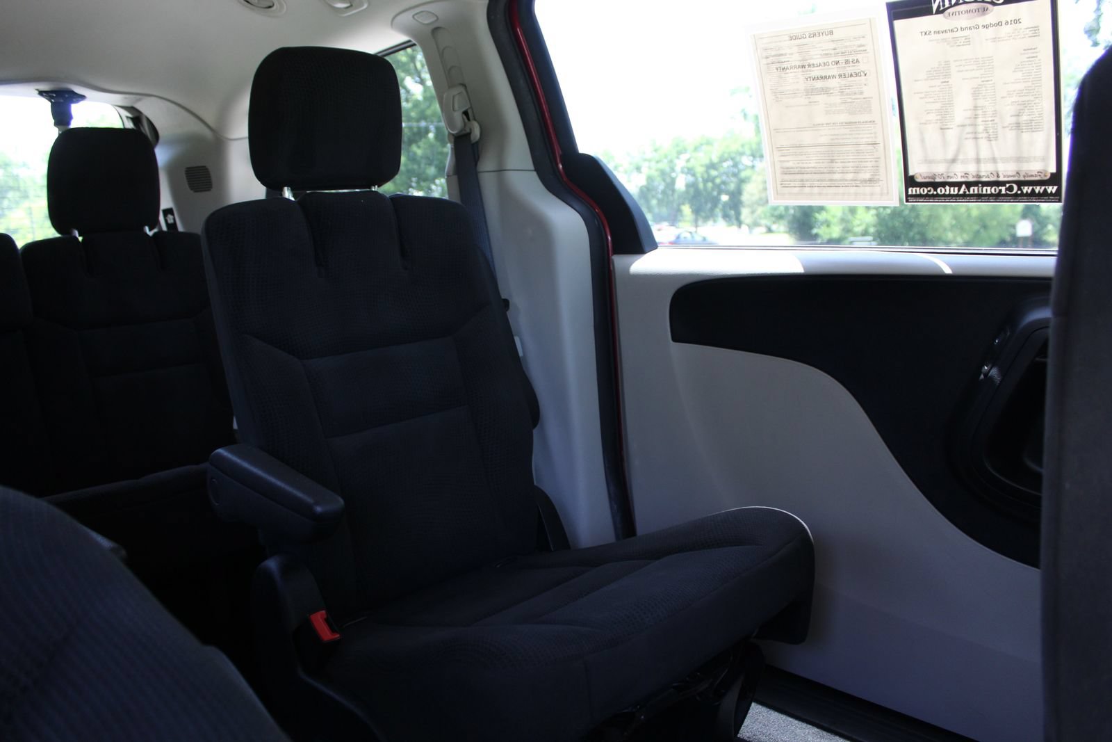 Used 2016 Dodge Grand Caravan SXT w/ UConnect Hands-Free Group FWD image 14