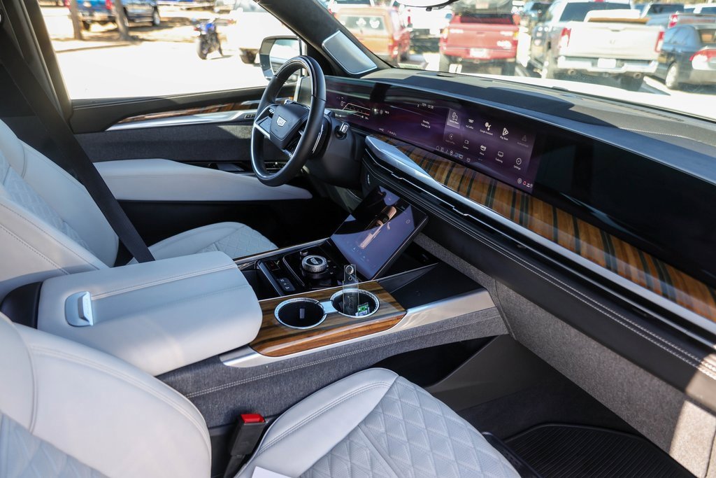Certified 2025 Cadillac Escalade ESV Sport Platinum image 30