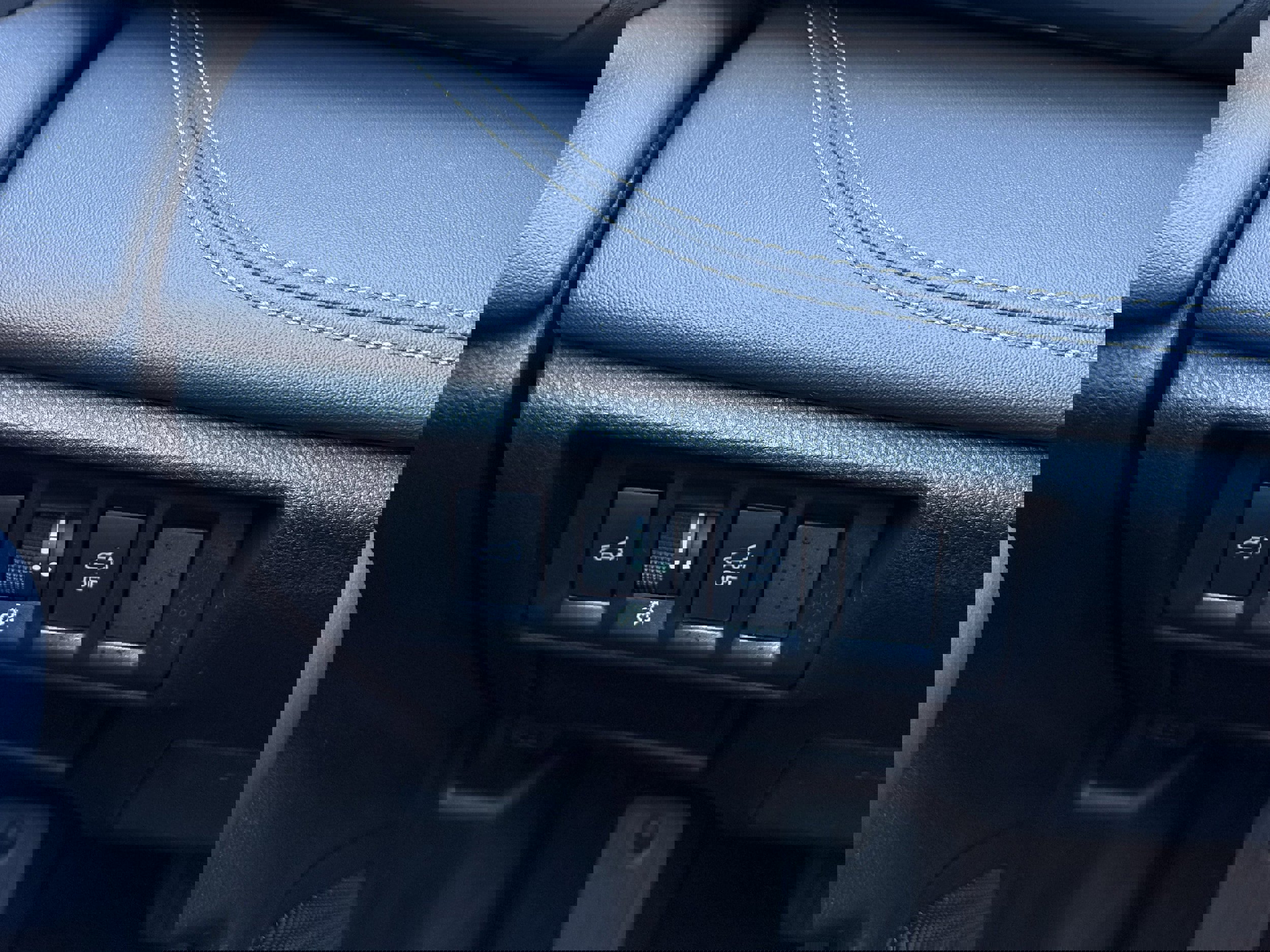 Certified 2025 Subaru Outback Limited w/ Popular Package #2 image 17