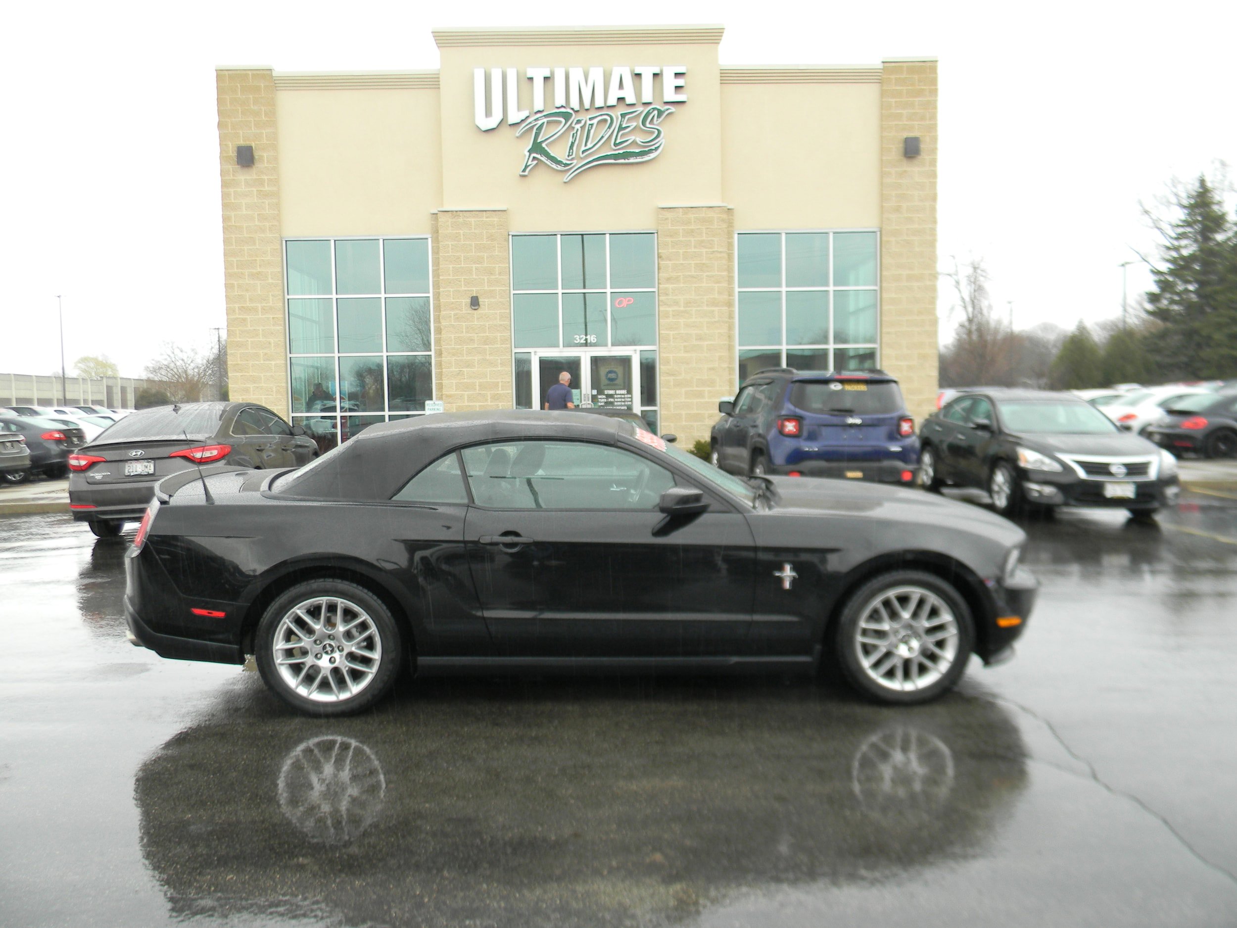 Used 2012 Ford Mustang Premium RWD image 1