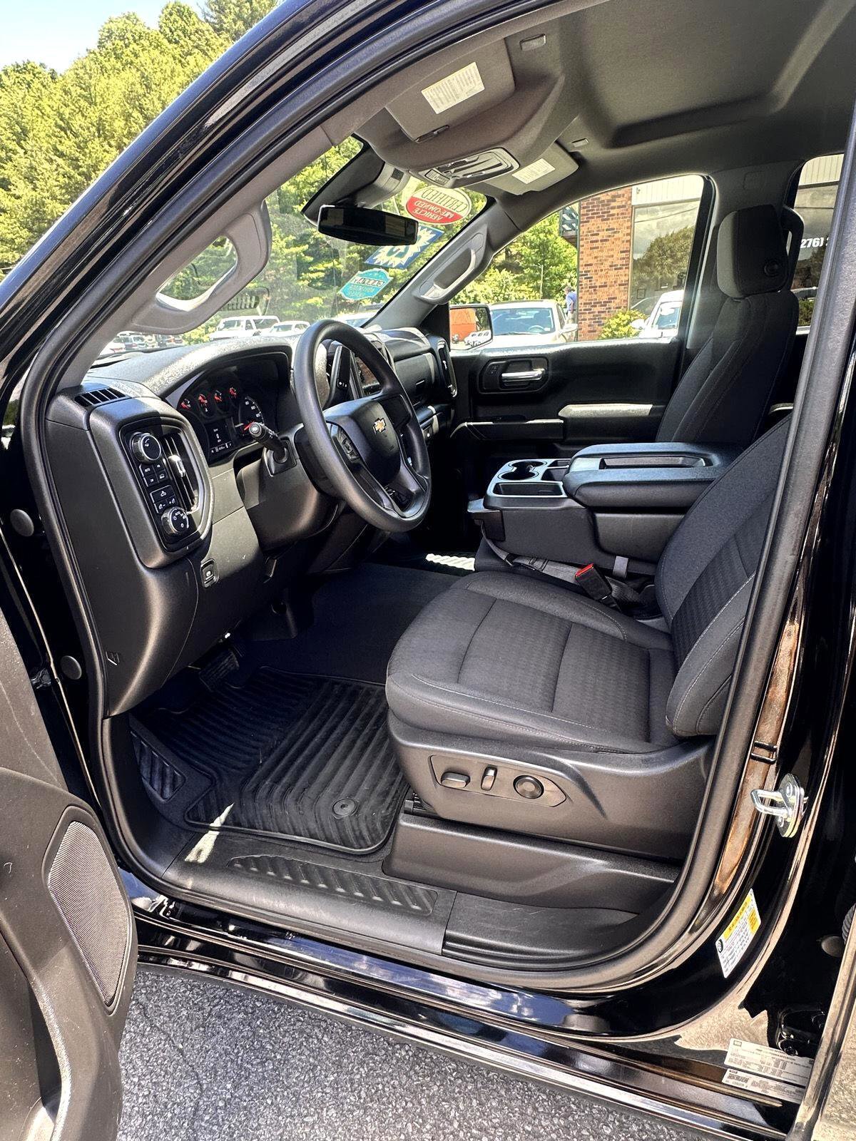 Used 2023 Chevrolet Silverado 1500 Custom image 33