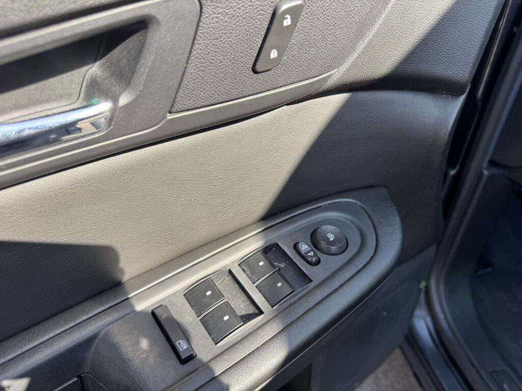 Used 2017 Chevrolet Traverse LT w/ Style and Technology Package image 11