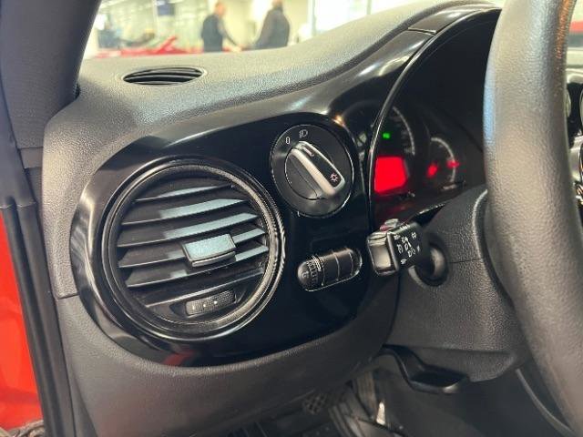 Used 2016 Volkswagen Beetle 1.8T image 12