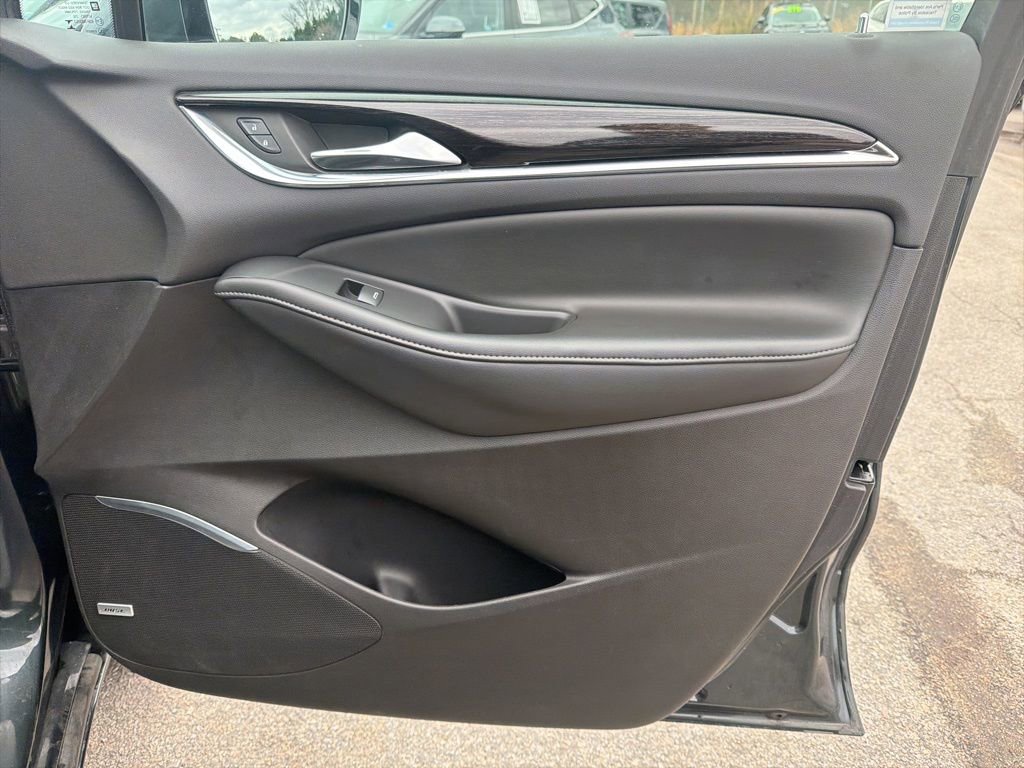 Used 2021 Buick Enclave Avenir w/ Avenir Technology Package image 32