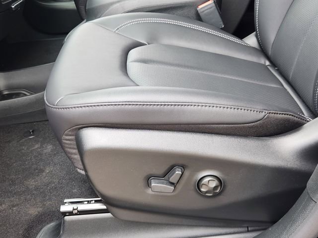 New 2026 Chrysler Pacifica Select AWD/4WD image 19