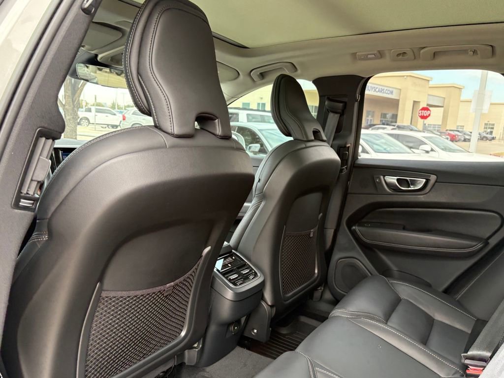 Used 2023 Volvo XC60 B5 Ultimate w/ Climate Package image 32