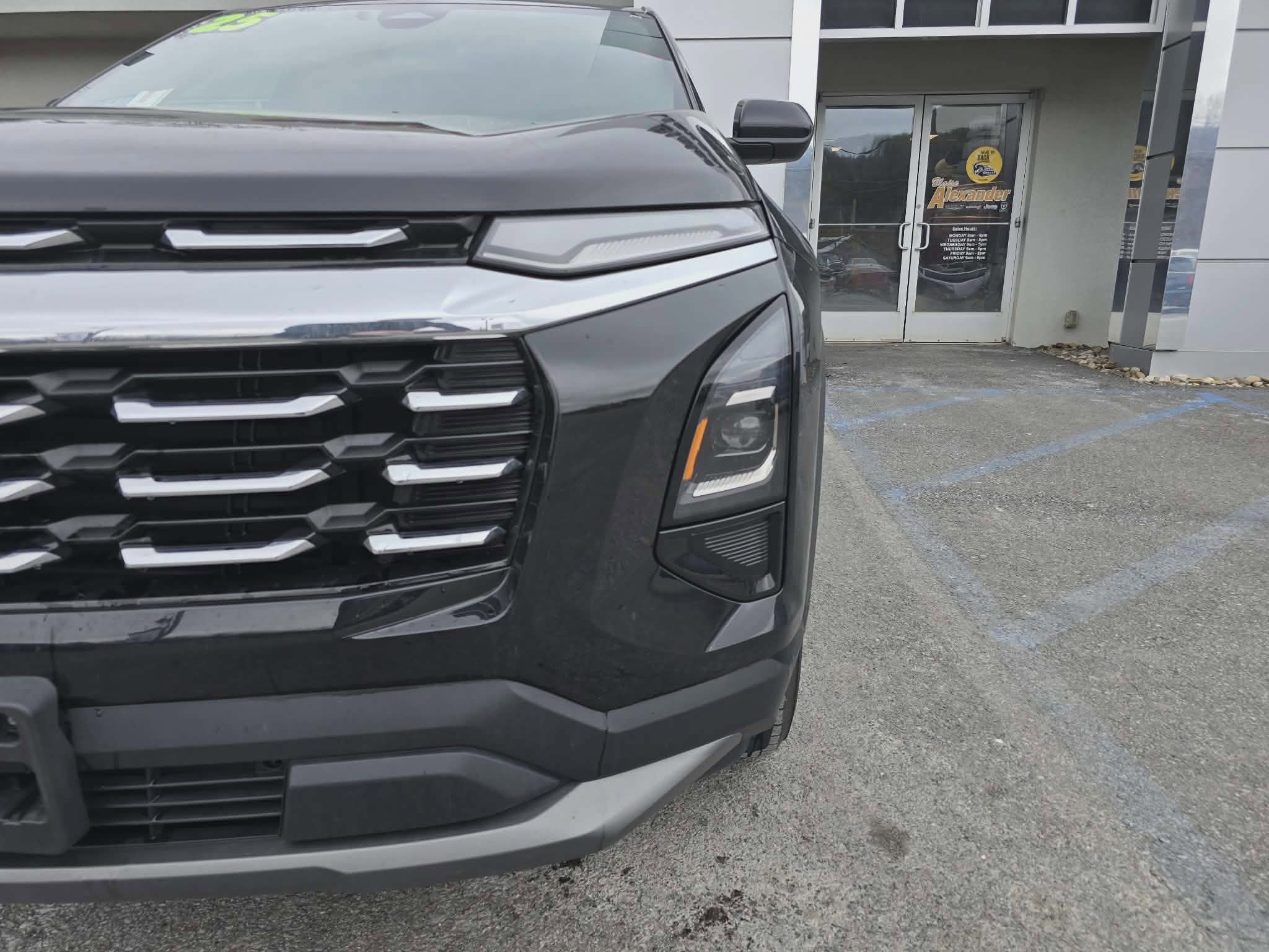 Used 2025 Chevrolet Equinox LT AWD/4WD image 9