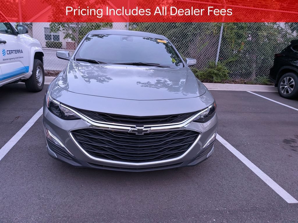 Used 2025 Chevrolet Malibu RS FWD image 2