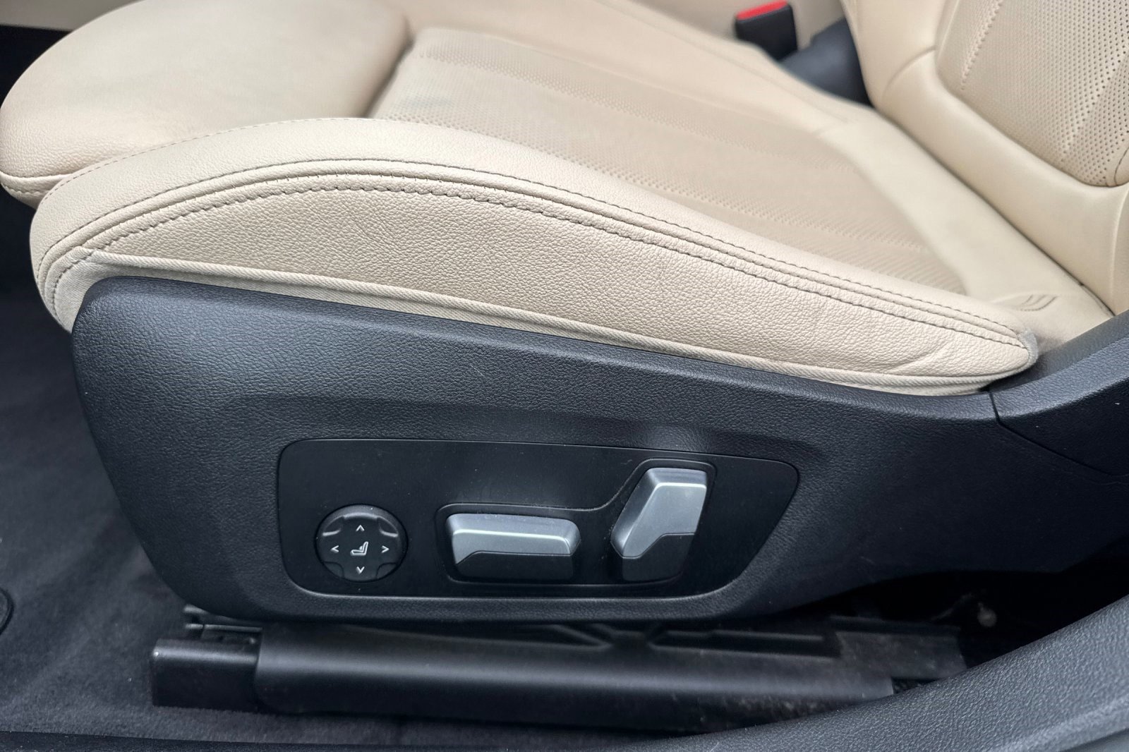 Certified 2023 BMW i4 eDrive35 w/ Premium Package image 14