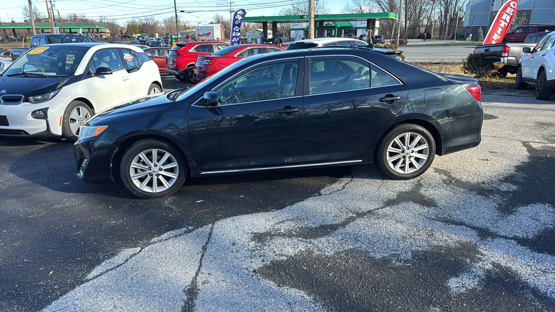 Used 2012 Toyota Camry XLE w/ Leather Pkg FWD image 2
