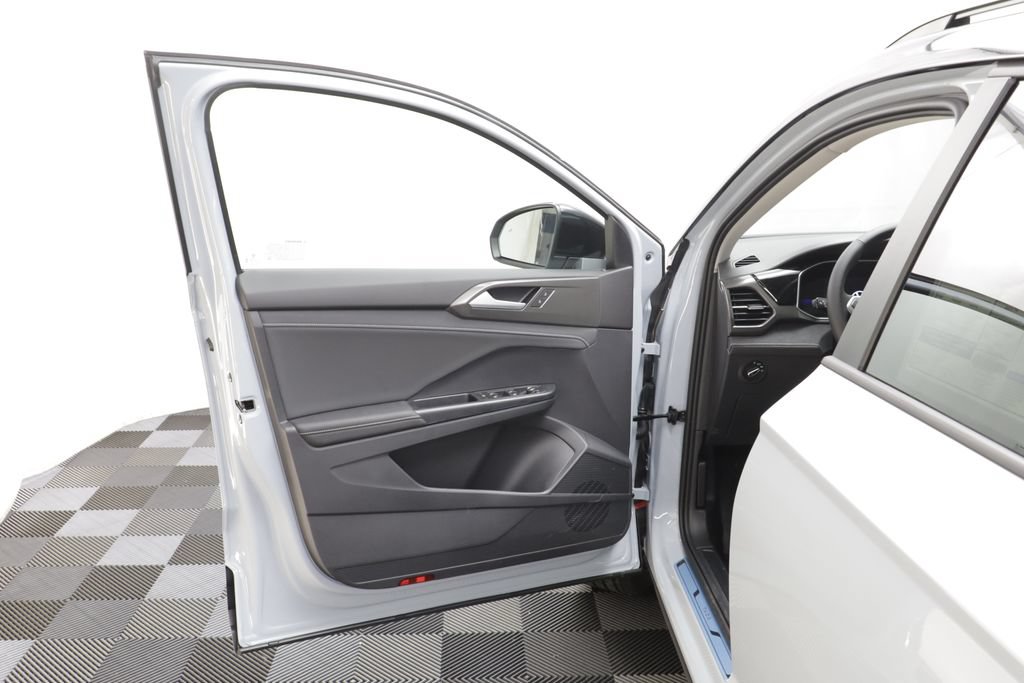 New 2026 Volkswagen Taos SE AWD/4WD image 6