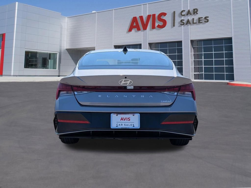 Used 2025 Hyundai Elantra Limited image 7