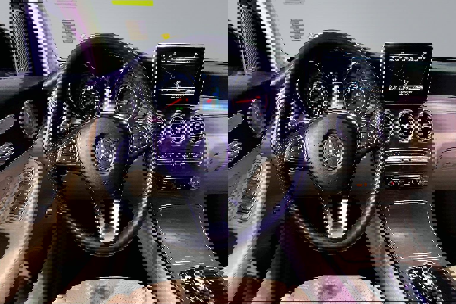 Used 2019 Mercedes-Benz GLC 300 4MATIC image 8