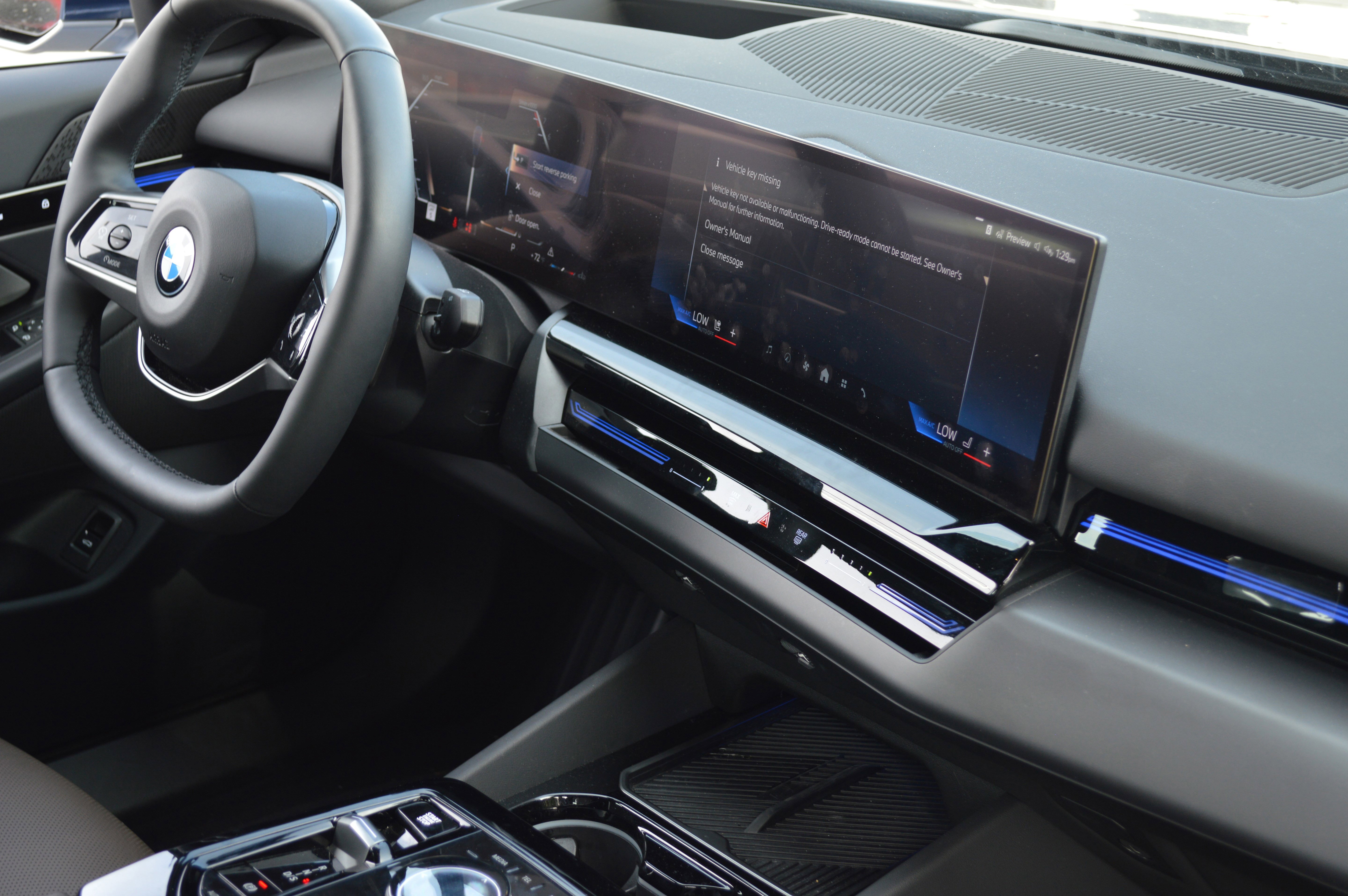 Used 2025 BMW 530i xDrive w/ Premium Package image 37