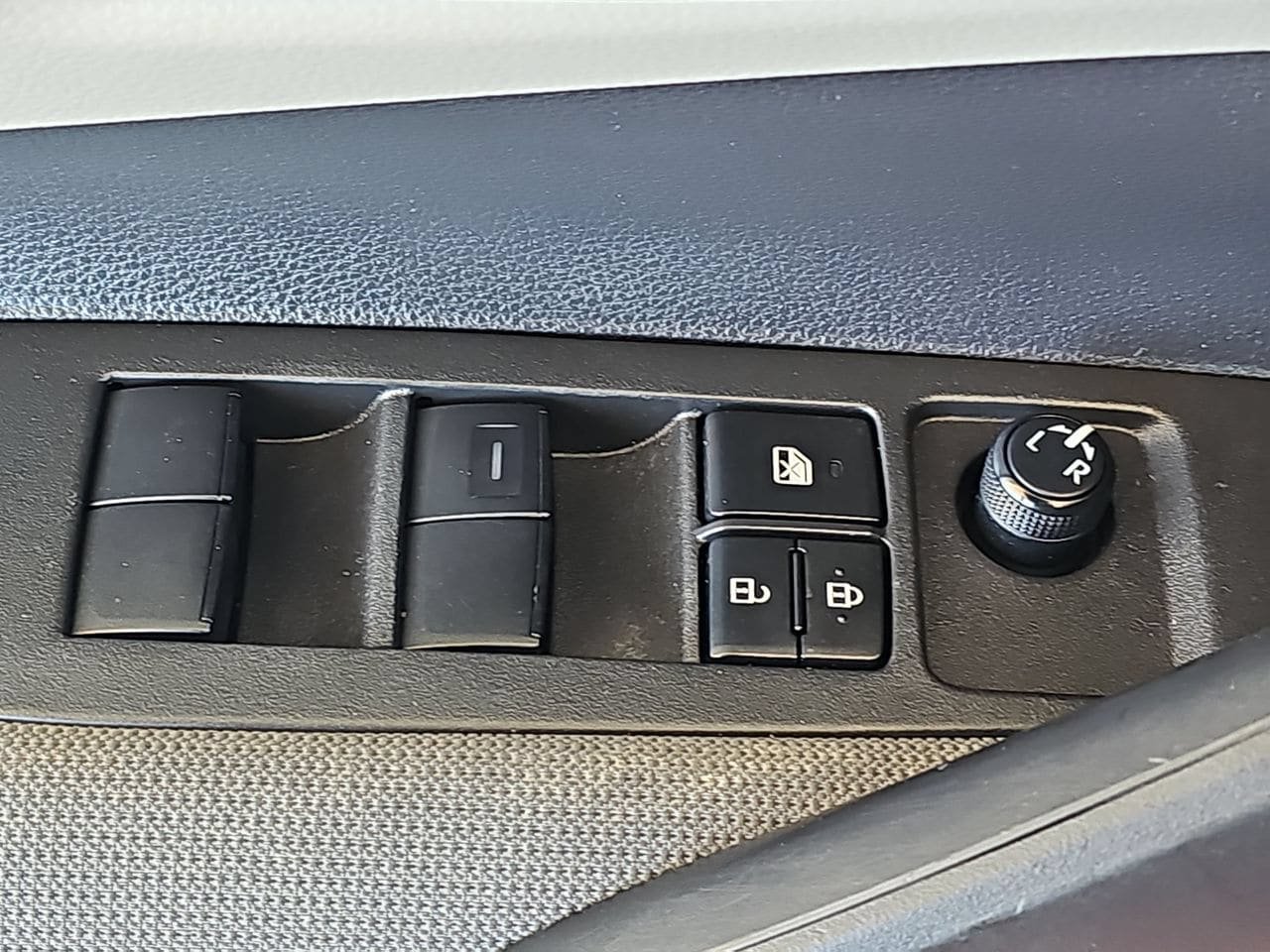 Used 2022 Toyota Corolla LE FWD image 31