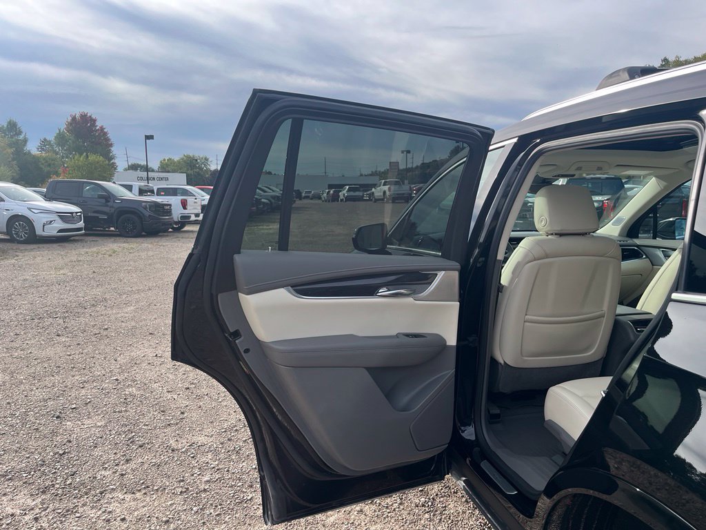 Used 2025 Cadillac XT6 Premium Luxury w/ LPO, Floor Liner Package AWD/4WD image 29