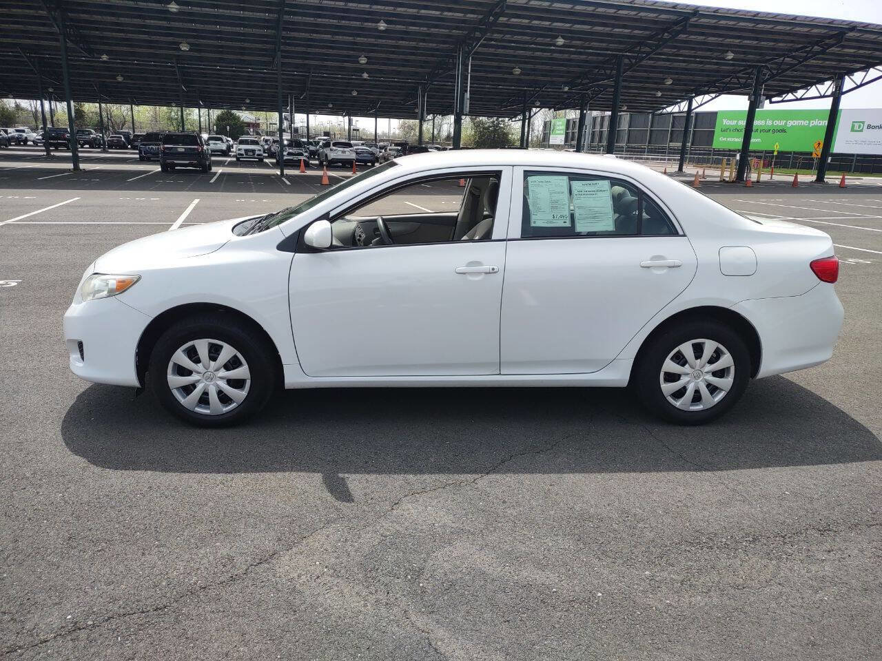 Used 2009 Toyota Corolla LE FWD image 2