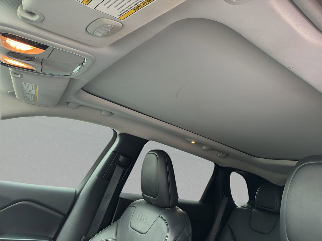 Used 2021 Jeep Cherokee Latitude Lux w/ Sun & Sound Group image 19