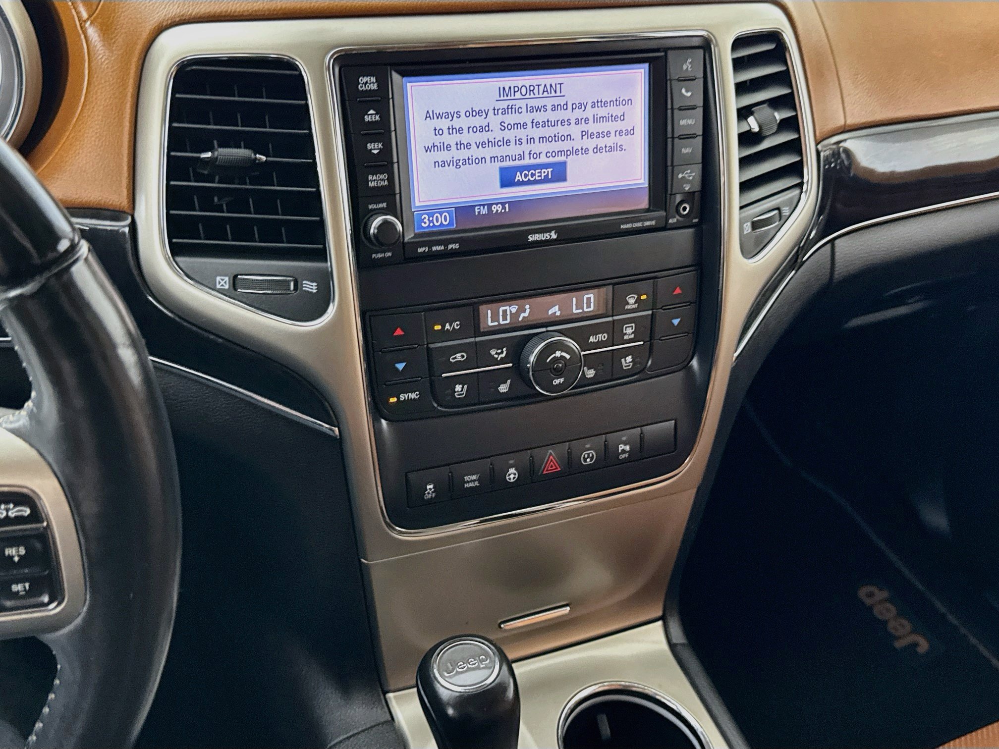 Used 2013 Jeep Grand Cherokee Overland Summit AWD/4WD image 17