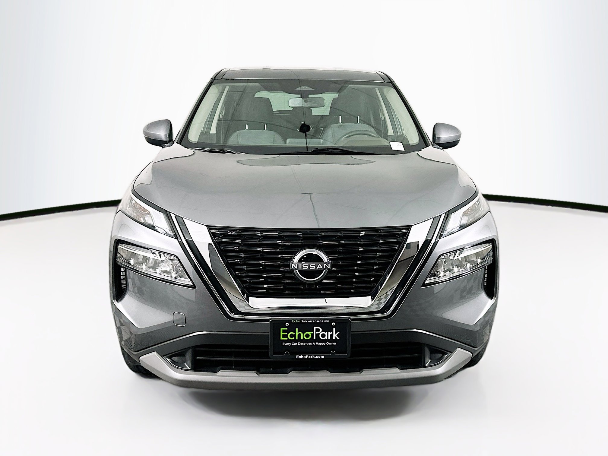 Used 2023 Nissan Rogue SV image 2