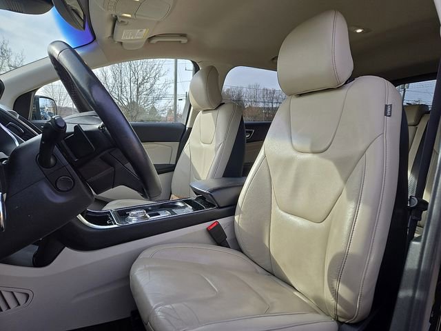 Used 2019 Ford Edge Titanium image 17