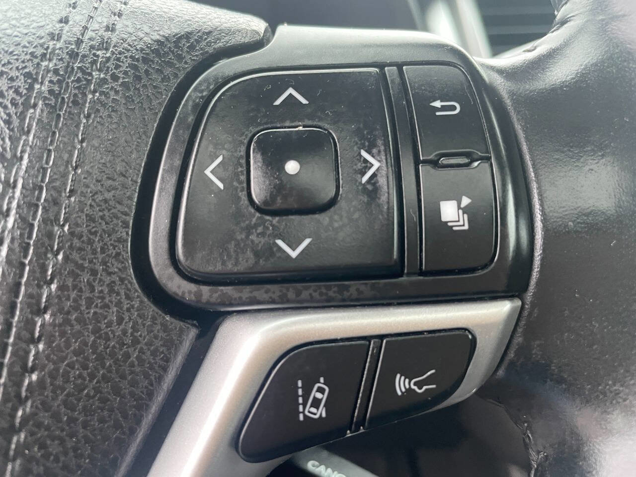 Used 2018 Toyota Highlander Limited image 39