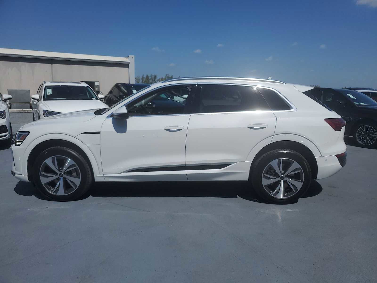 Certified 2024 Audi Q8 e-tron Premium Plus w/ Premium Plus Package AWD/4WD image 3