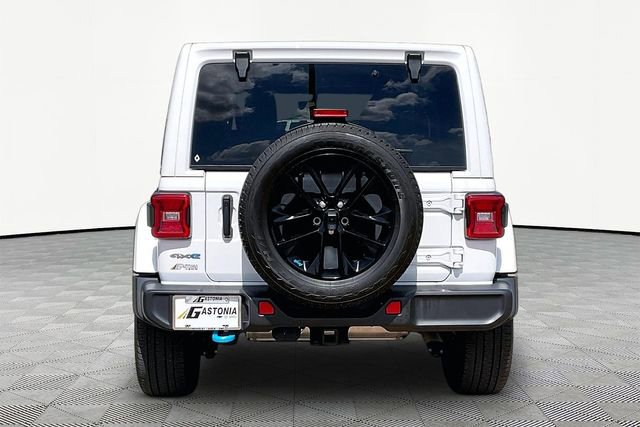 Used 2022 Jeep Wrangler Unlimited Sahara w/ Cold Weather Group AWD/4WD image 6