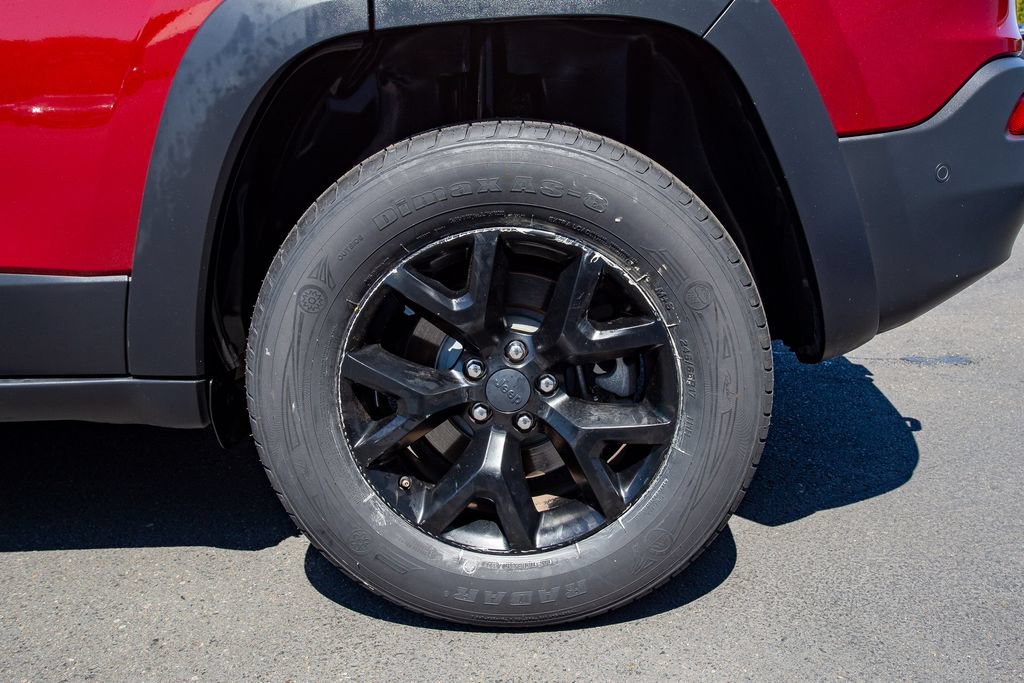 Used 2017 Jeep Cherokee Trailhawk AWD/4WD image 31