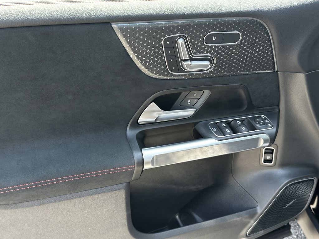 Certified 2025 Mercedes-Benz GLB 250 image 11