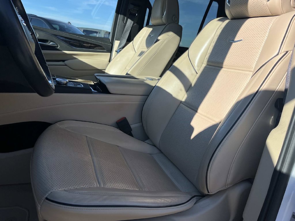Used 2023 Cadillac Escalade Premium Luxury w/ Performance Package AWD/4WD image 37