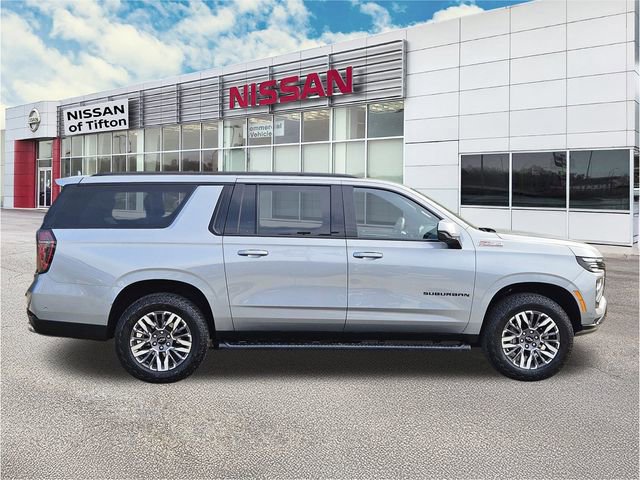 Used 2025 Chevrolet Suburban Z71 image 3