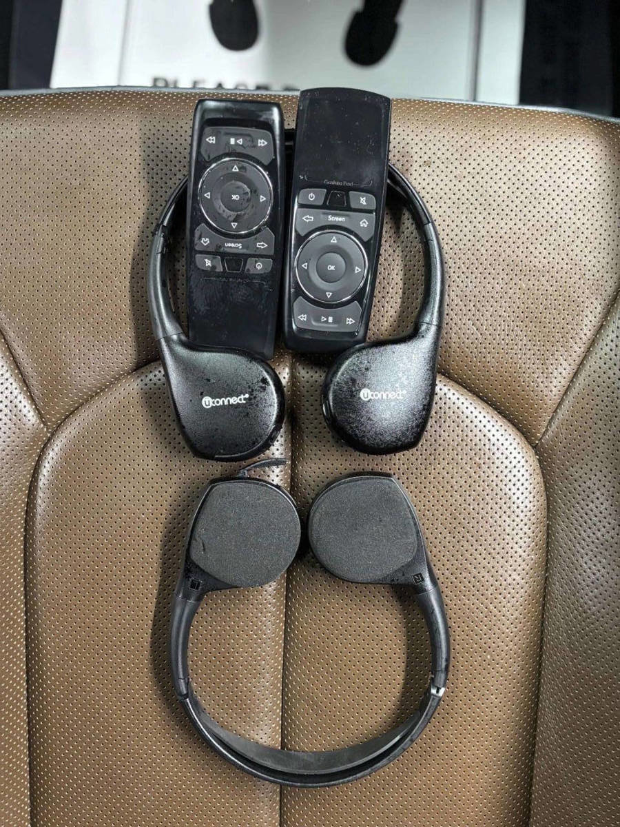 Used 2017 Chrysler Pacifica Limited image 59