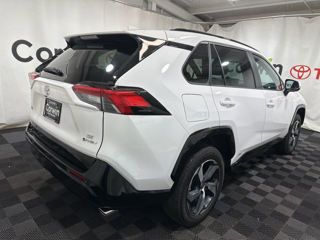 Used 2025 Toyota RAV4 SE image 6
